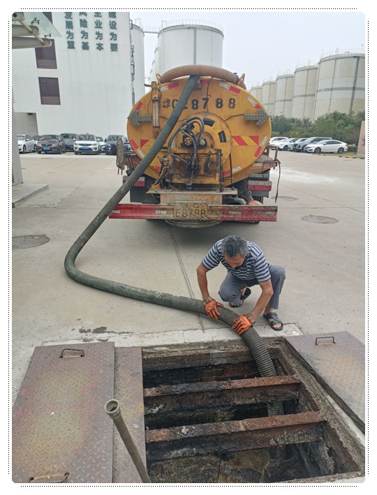 光村镇隔油池清掏