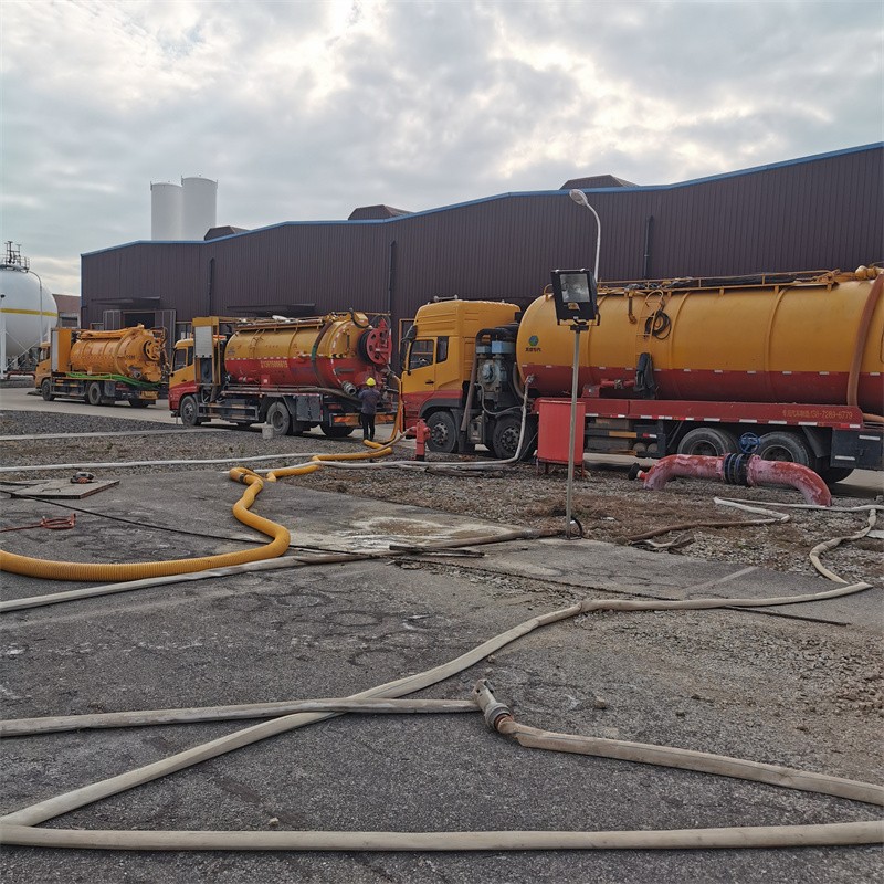 光村镇污水池清理